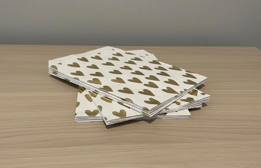 pochette-papier-coeurs-dores-13x18cm-lot.jpg